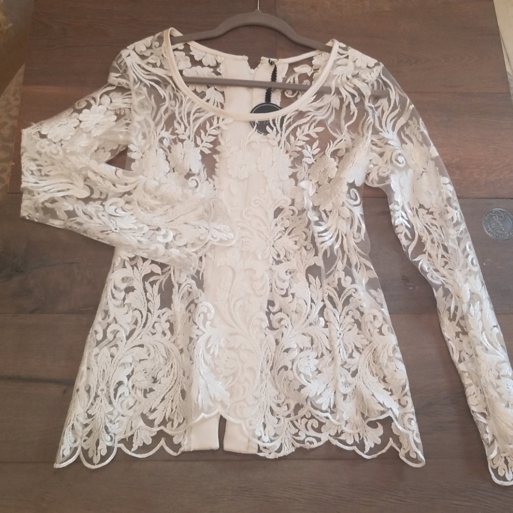 Luxe 328 Reembroordered Lace Top NWT